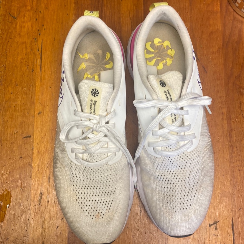 - Nike odyssey women’s sneakers size 11